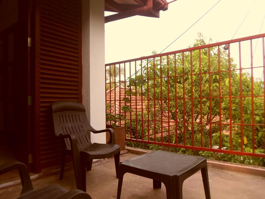 Nilas Guesthouse Hikkaduwa Room photo