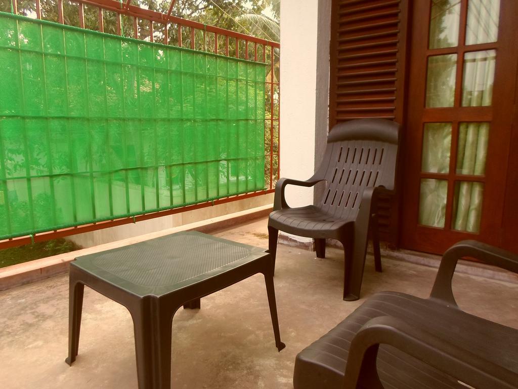 Nilas Guesthouse Hikkaduwa Room photo