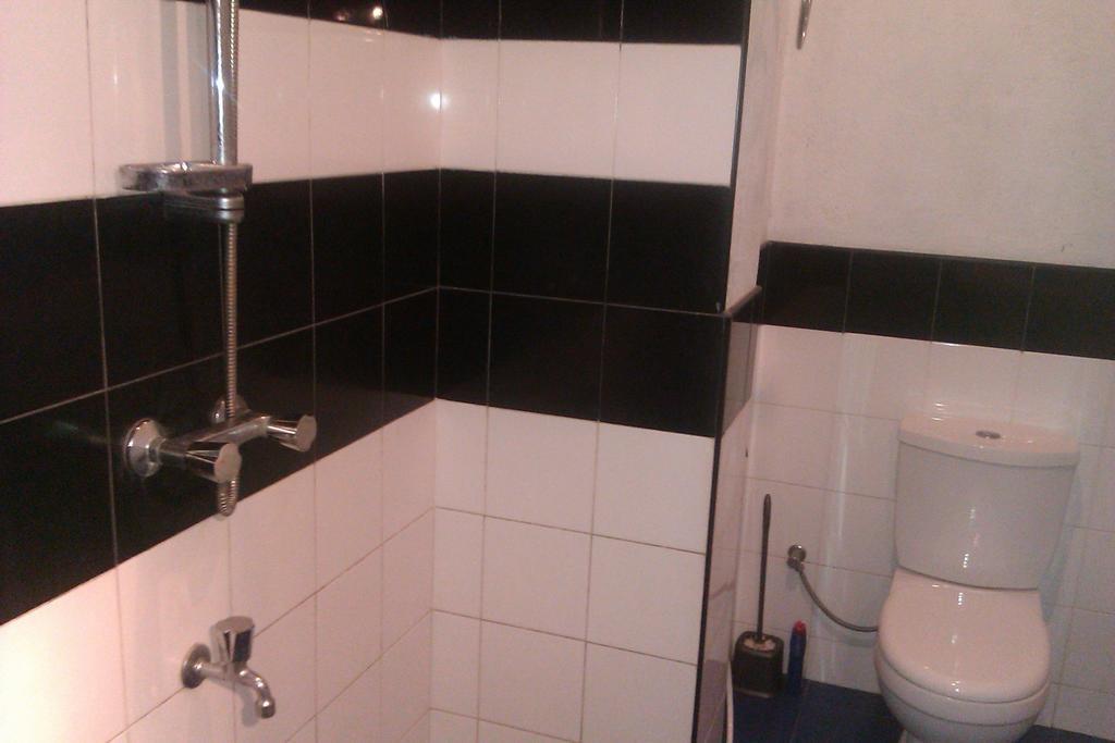 Nilas Guesthouse Hikkaduwa Room photo