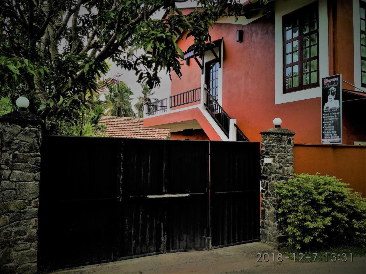 Nilas Guesthouse Hikkaduwa Exterior photo